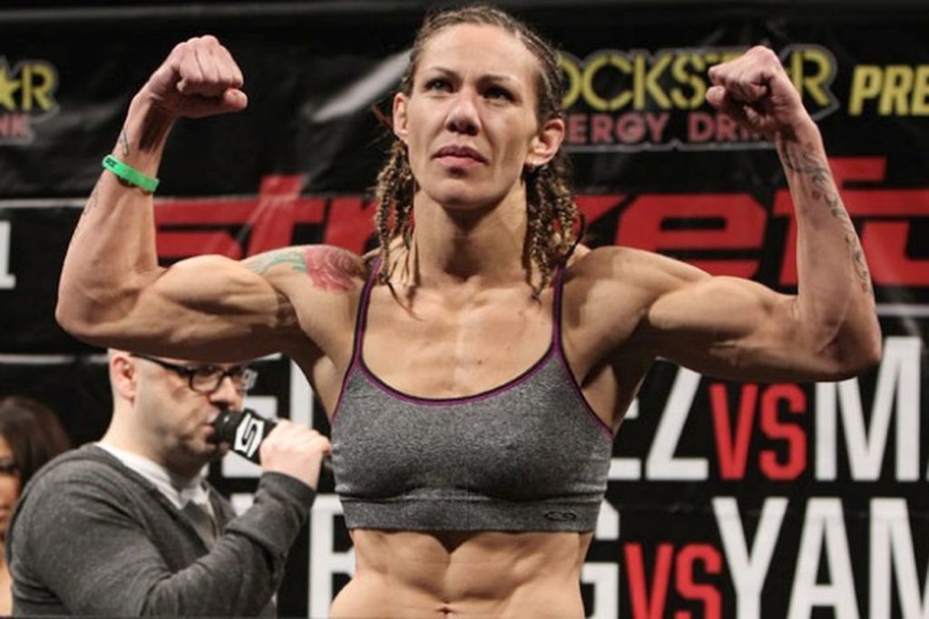 Cris Cyborg poczęstowała pięścią swoją internetową hejterkę, Angelę Maganę