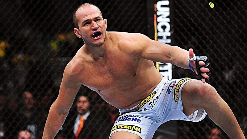 Junior Dos Santos z potencjalnym naruszeniem zasad antydopingowych, wypada z UFC 215
