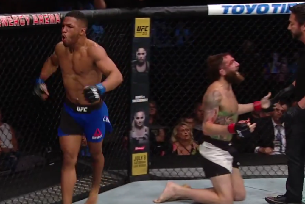 Kevin Lee kontrowersyjnie wygrywa z Michaelem Chiesą, Dana White ruga sędziego [WIDEO]