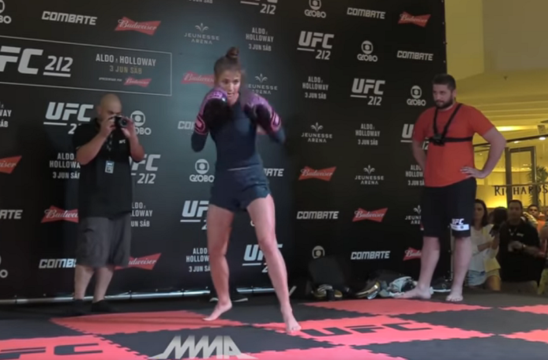 Treningi gwiazd UFC 212 podczas dnia dla mediów. Karolina Kowalkiewicz błyszczy! [WIDEO]