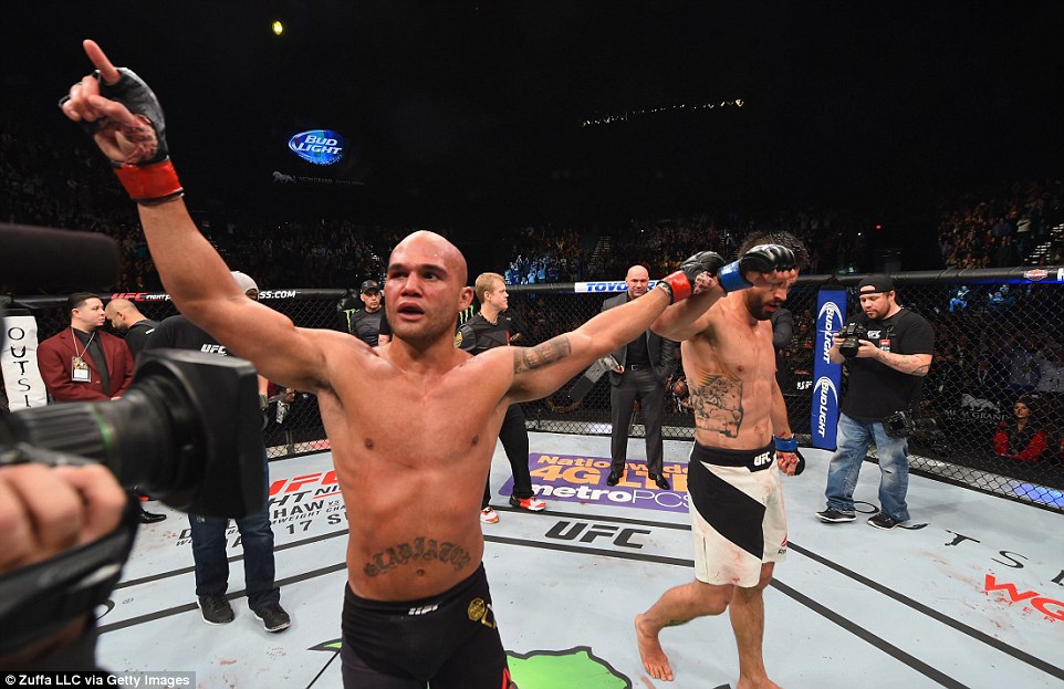 Robbie Lawler pokonuje Donalda Cerrone po ekscytującym boju