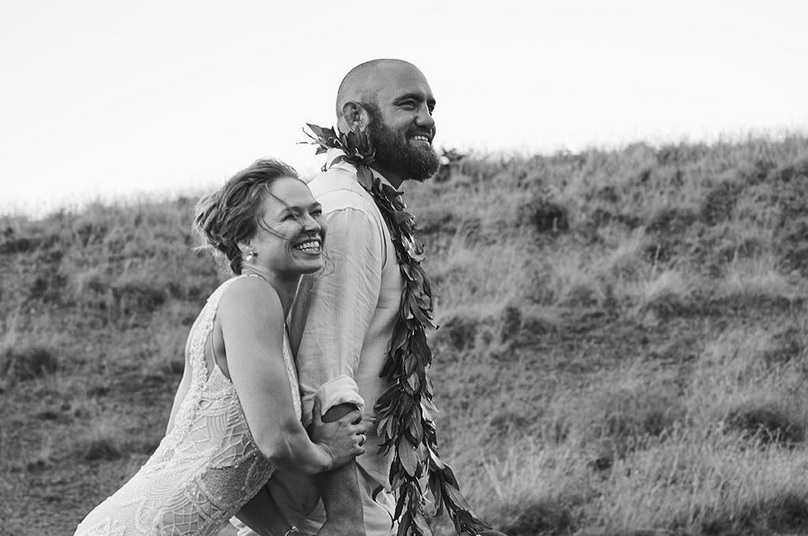 BABSKIM OKIEM: Pierwsze zdjęcia ze ślubu Rondy Rousey i Travisa Browne [FOTO]