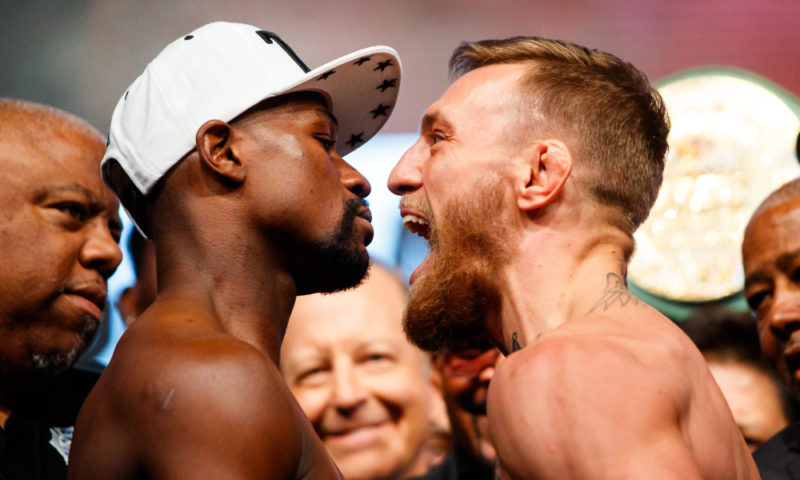 Floyd Mayweather vs. Conor McGregor – retransmisja z ceremonii ważenia [WIDEO]