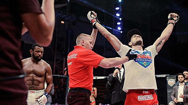 Nikita Krylov nokautuje Emanuela Newtona na Fight Nights Global 77 [WIDEO]