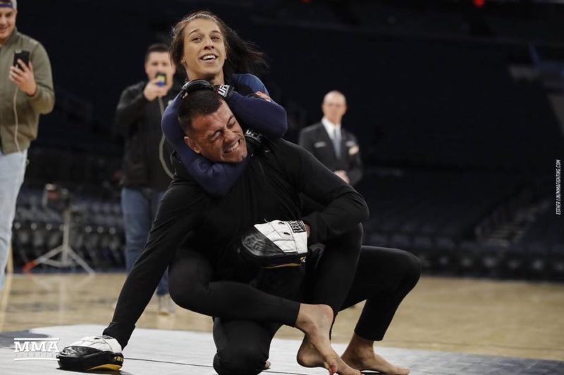 Joanna Jędrzejczyk: „Uduszę Cię, Różyczko”. Pełna relacja z treningu medialnego Mistrzyni przed UFC 217.