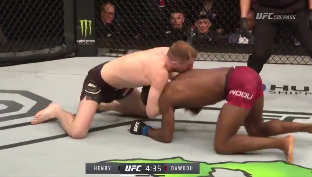 UFC Londyn: bardzo brutalne duszenie w wykonaniu Danny’ego Henry [WIDEO]