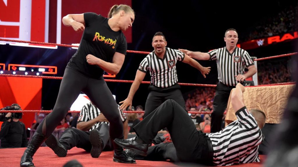Ronda Rousey bije managera i sędziów na gali WWE, za co zostaje zawieszona