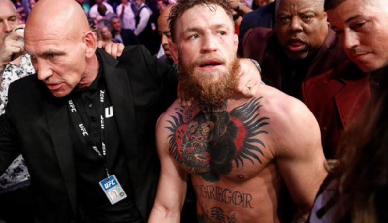 Conor McGregor nie wnosi oskarżeń przeciwko członkom ekipy Khabiba, którzy go zaatakowali po UFC 229