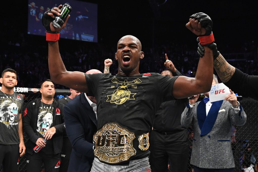 Cormier i inni reagują na wygraną Jona Jonesa na UFC 232