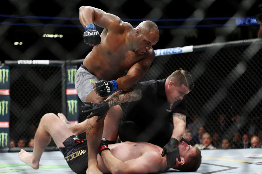 Daniel Cormier wskazuje, co ma zrobić Stipe Miocic, aby dostać rewanż