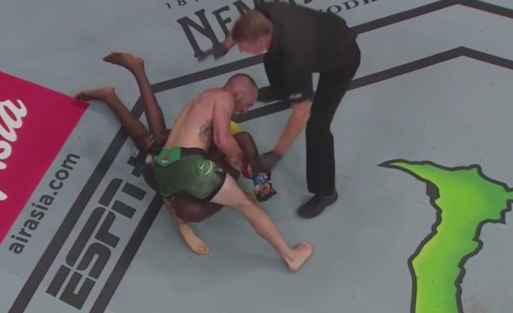 UFC 234: Lando Vannata poddaje rywala na 5 sekund przed końcem rundy