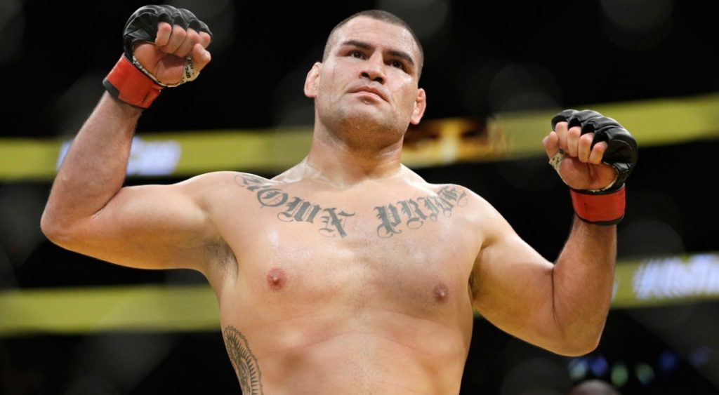 Cain Velasquez twierdzi, że przegrał przez problem z kolanem, a nie ciosy Ngannou