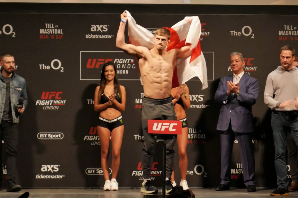 UFC Londyn: Arnold Allen pokonuje Jordana Rinaldi na pełnym dystansie