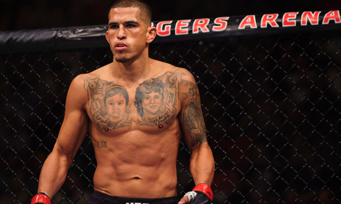 ufc-on-fox-21-anthony-pettis-charles-oliveira