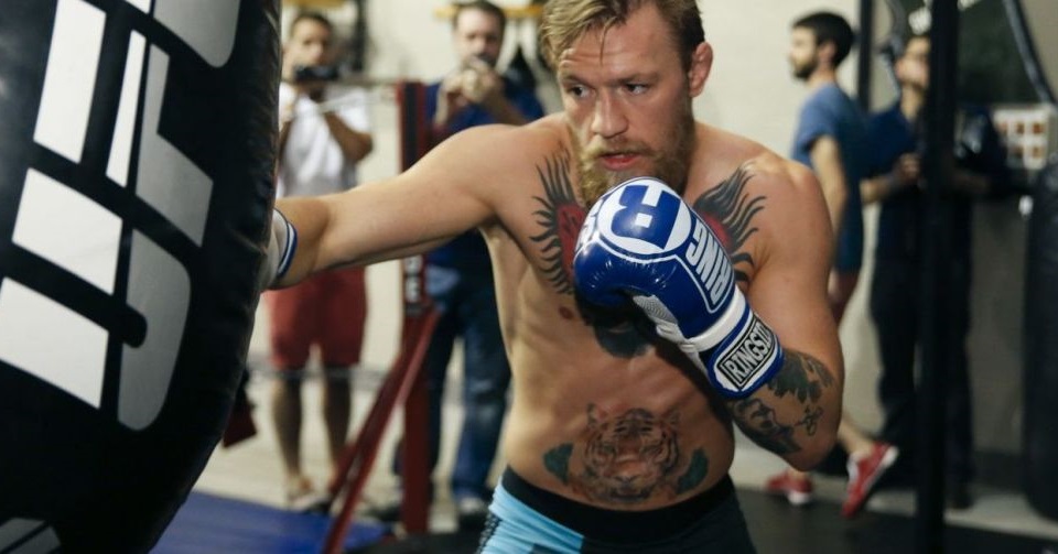 Conor McGregor wziął udział w pokazowej walce bokserskiej [WIDEO]