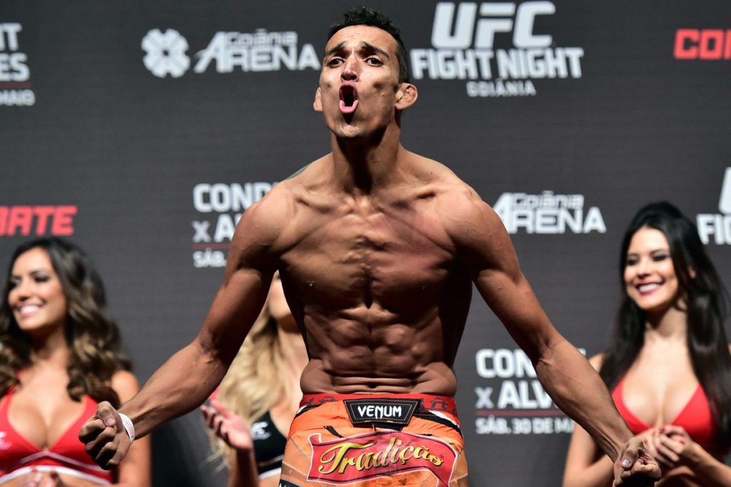 UFC Rochester: Charles Oliveira nokautuje Nika Lentza