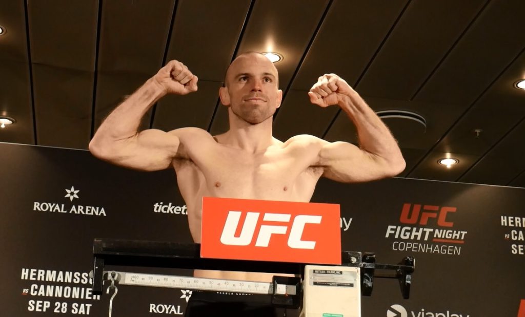 Niepokonany medalista olimpijski w zapasach zawalczy na UFC 248