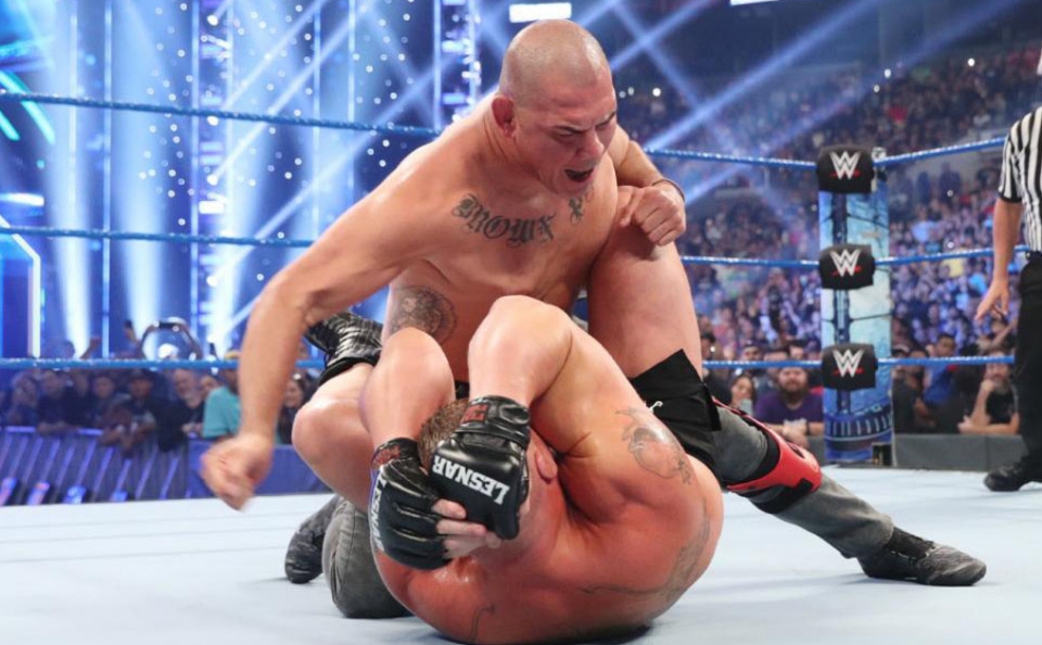 Cain Velasquez zadebiutował w WWE atakując Brocka Lesnara na gali Smackdown [WIDEO]