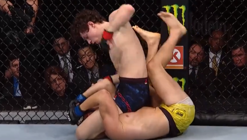 UFC 245: Chase Hooper w fenomenalny sposób ubija Daniela Teymura [WIDEO]