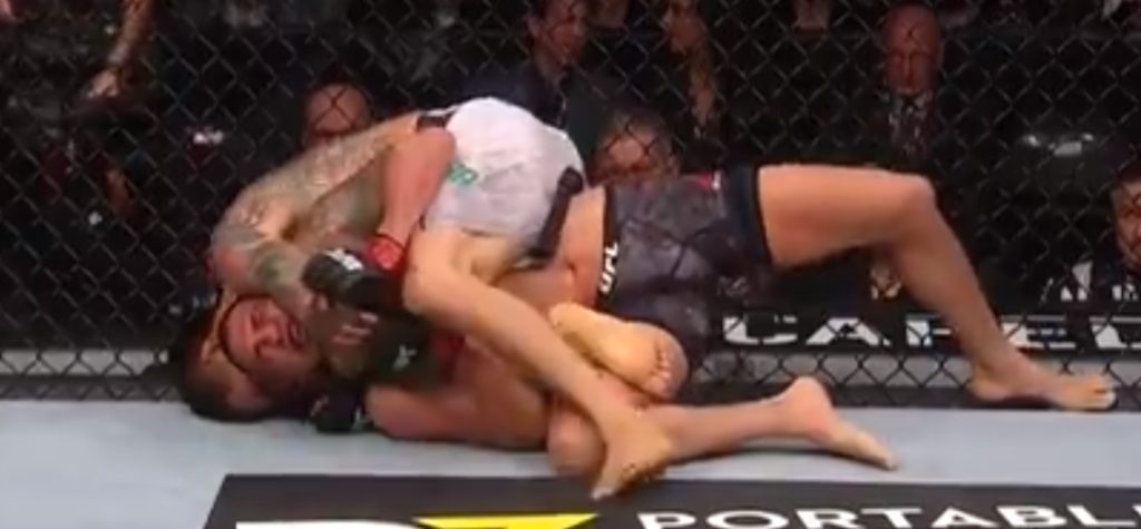 UFC 246: Diego Ferreira udusił Anthony’ego Pettisa [WIDEO]