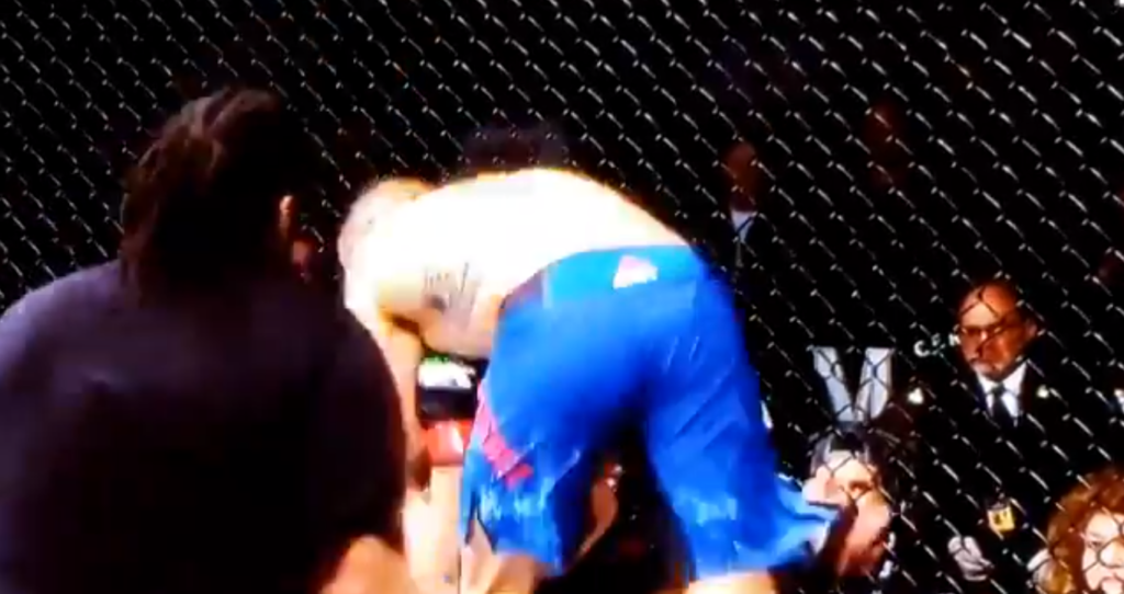 UFC Rio Rancho: Daniel Rodriguez udusił Tima Meansa w stójce [WIDEO]