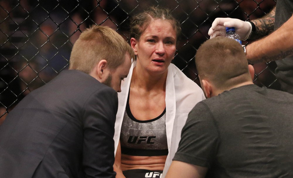 Karolina Kowalkiewicz w szpitalu po ciężkiej walce na UFC Auckland. Czeka ją operacja.