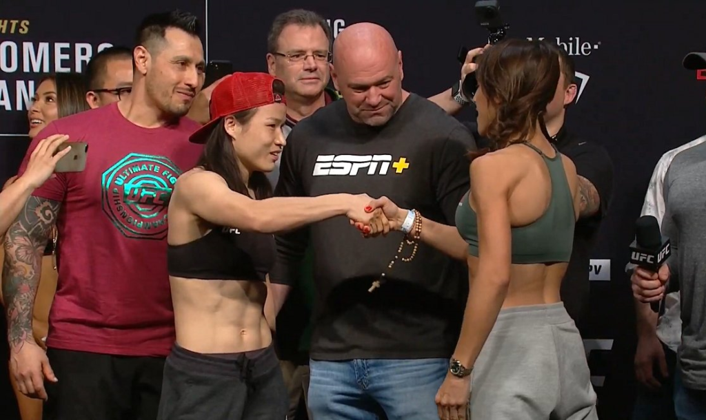 Joanna i Weili podały sobie rękę na ważeniu przed UFC 248 – choć wyszło nieco niezręcznie… [WIDEO]