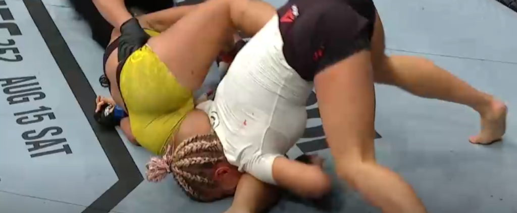 UFC 251: Amanda Ribas bardzo szybko poddała Paige VanZant [WIDEO]