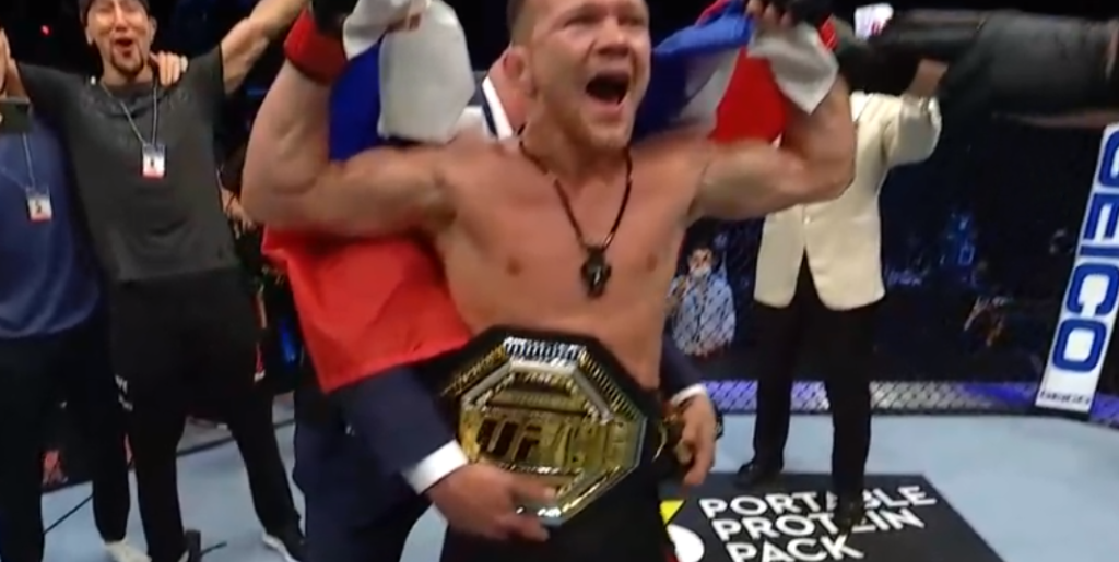 UFC 251: Petr Yan ubił Jose Aldo, zostając nowym mistrzem dywizji koguciej [WIDEO]