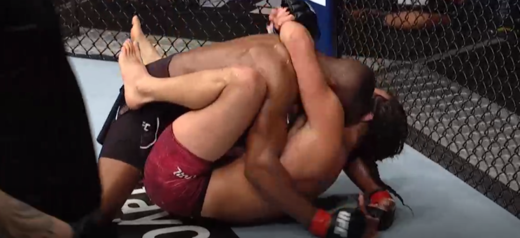 UFC 251: Kamaru Usman zapaśniczo wymęczył Jorge Masvidala i obronił pas