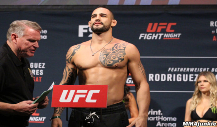 santiago-ponzinibbio-ufc-fight-night-92-ceremonial-weigh-ins-696x464