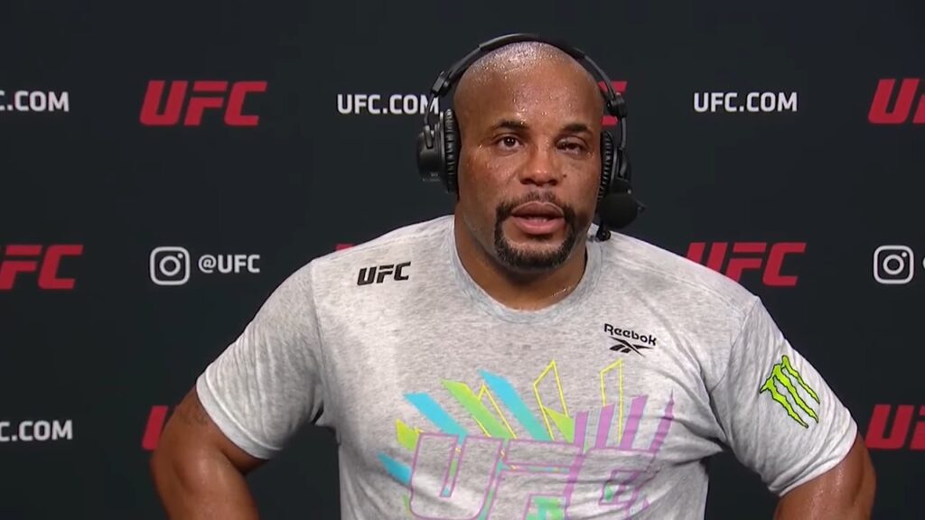 „Kompletnie nie widzę na lewe oko” – Daniel Cormier komentuje faul Stipe Miocica