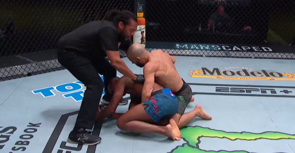 UFC on ESPN+ 35: Ottman Azaitar szybko znokautował Khamę Worthy’ego [WIDEO]