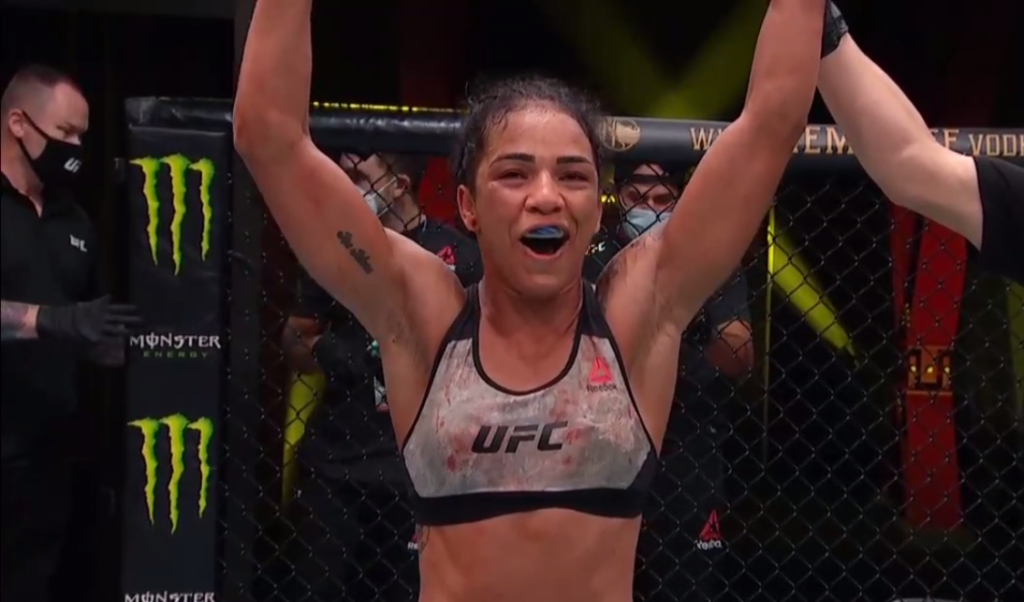 UFC on ESPN+ 34: Viviane Araujo lepsza od Montany de la Rosy