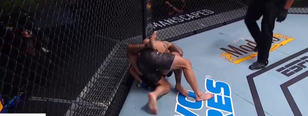 UFC on ESPN+ 34: Brian Kelleher w 39 sekund poddał Raya Rodrigueza [WIDEO]