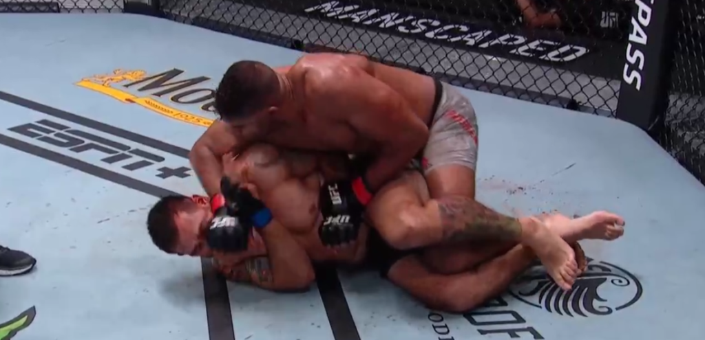 UFC on ESPN+ 34: Alistair Overeem brutalnie rozprawił się z Augusto Sakaiem [WIDEO]