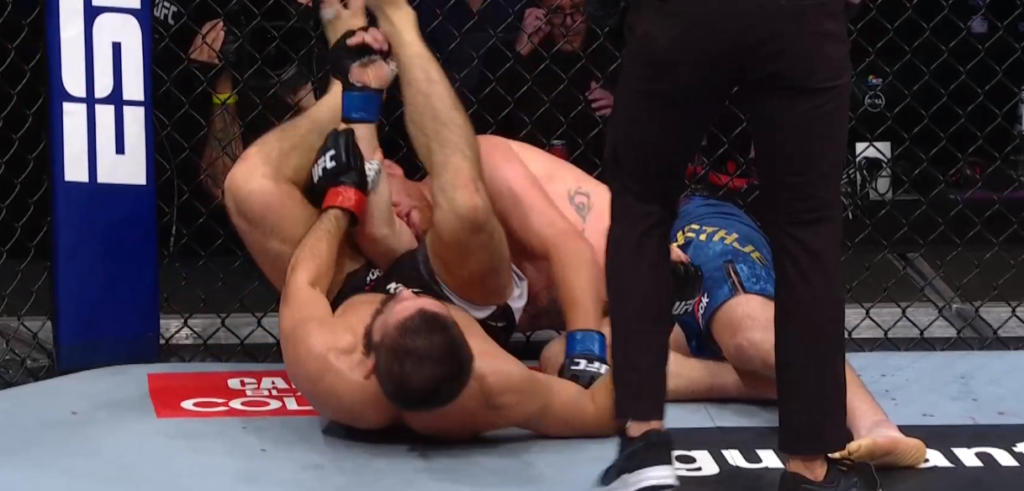 UFC 254: Khabib Nurmagomedov udusił Justina Gaethje do nieprzytomności [WIDEO]