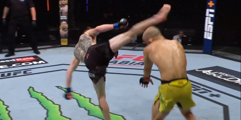 UFC on ESPN+ 37: Cory Sandhagen kapitalną obrotówką znokautował Marlona Moraesa [WIDEO]