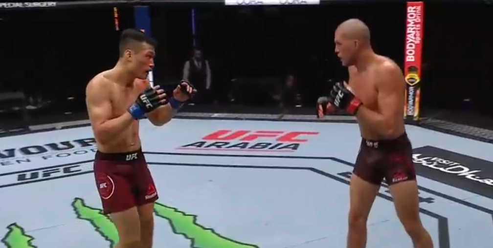UFC on ESPN+ 38: Brian Ortega zdominował w stójce Koreańskiego Zombiaka na pełnym dystansie
