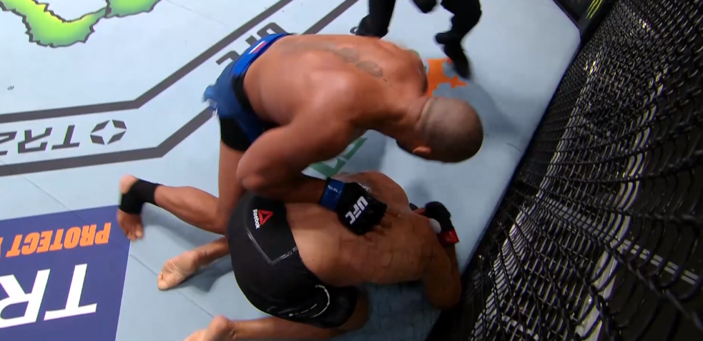 UFC 256: Ciryl Gane znokautował Juniora dos Santosa [WIDEO]