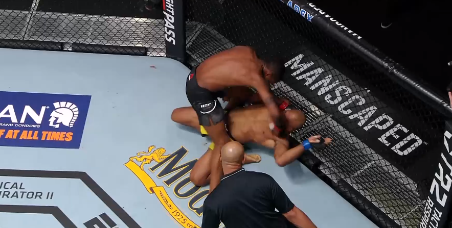 UFC 256: Kevin Holland znokautował Jacare Souzę w 1. rundzie [WIDEO]