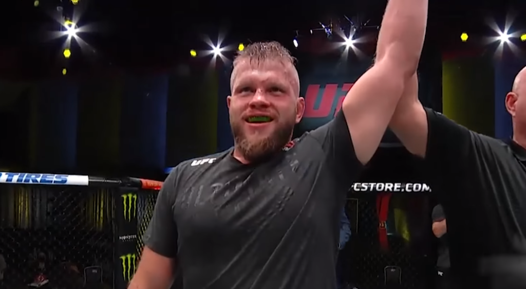 Marcin Tybura z bonusem po gali UFC Vegas 17