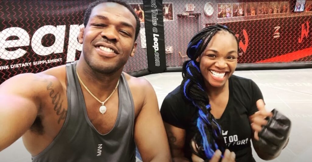 „Jestem podekscytowany” – Jon Jones o przyszłości Claressy Shields w MMA