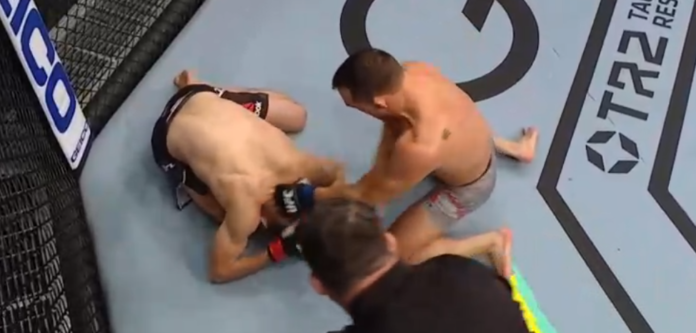 Dan Hooker, Michael Chandler