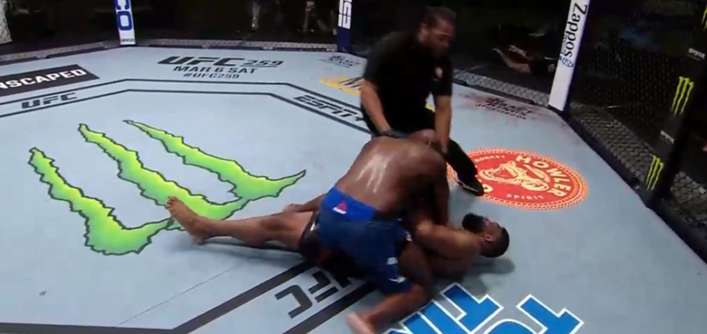 UFC Vegas 19: Derrick Lewis potwornie ciężko znokautował Curtisa Blaydesa [WIDEO]