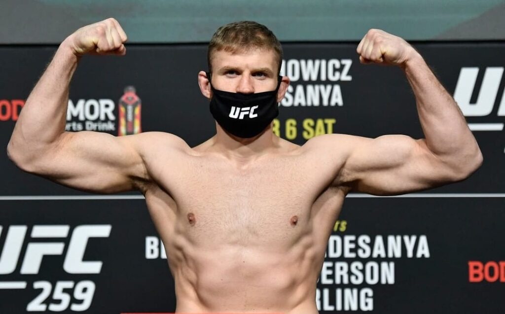 Ważenie przed UFC 259: Janek w limicie! Wszystkie walki mistrzowskie potwierdzone