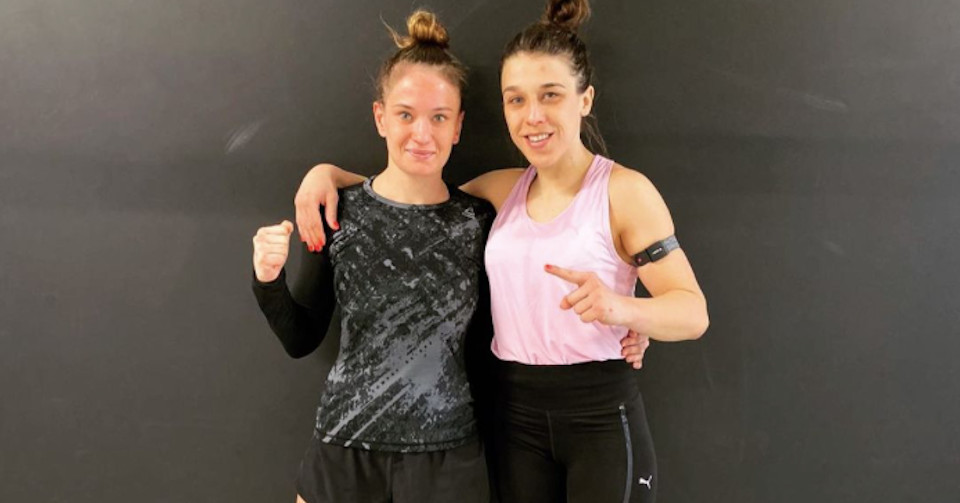 „Jak trenować, to tylko z najlepszymi” – Joanna Jędrzejczyk pomaga Karolinie Kowalkiewicz w przygotowaniach do walki