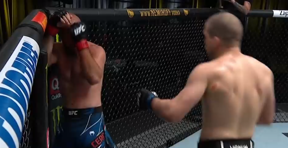 UFC Vegas 26: Alex Morono znokautował „Kowboja” Cerrone w 1. rundzie [WIDEO]