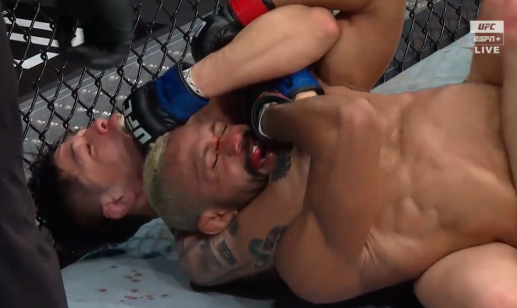 UFC 263: Brandon Moreno udusił Deivesona Figueiredo i został nowym mistrzem [WIDEO]