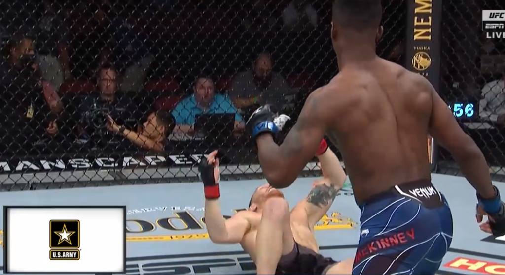 UFC 263: Terrance McKinney nokautuje Matta Frevolę w 7 sekund [WIDEO]